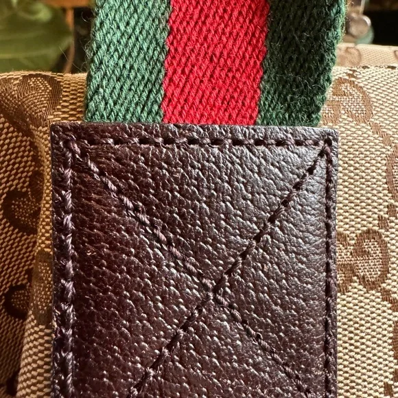 Gucci duffle travel/gym bag *PRICE is FIRM - Picture 16 of 16